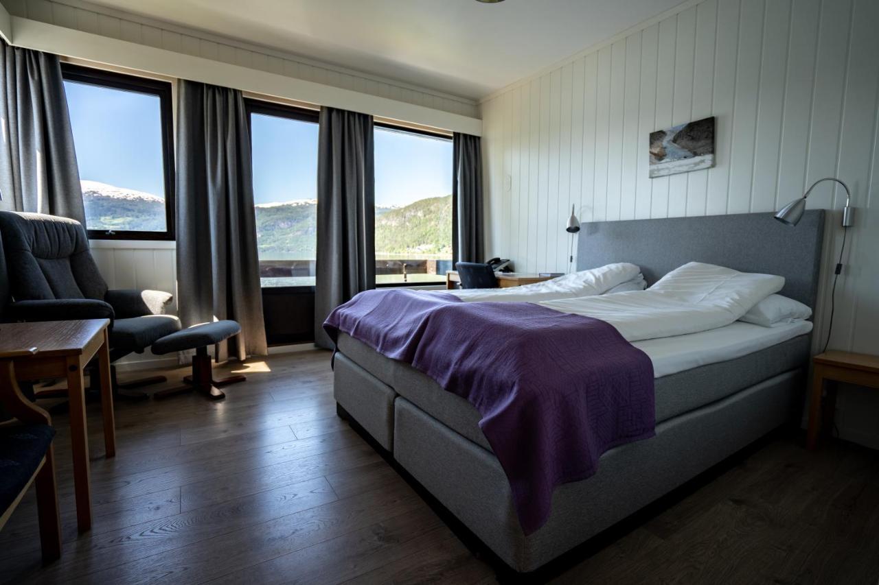 Innvik Fjordhotell エクステリア 写真
