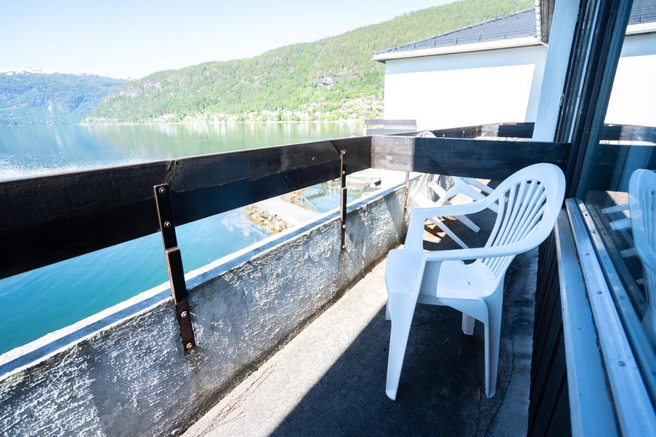 Innvik Fjordhotell エクステリア 写真