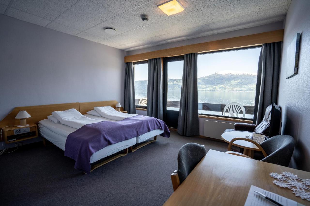 Innvik Fjordhotell エクステリア 写真
