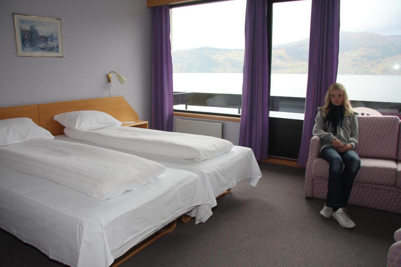 Innvik Fjordhotell エクステリア 写真