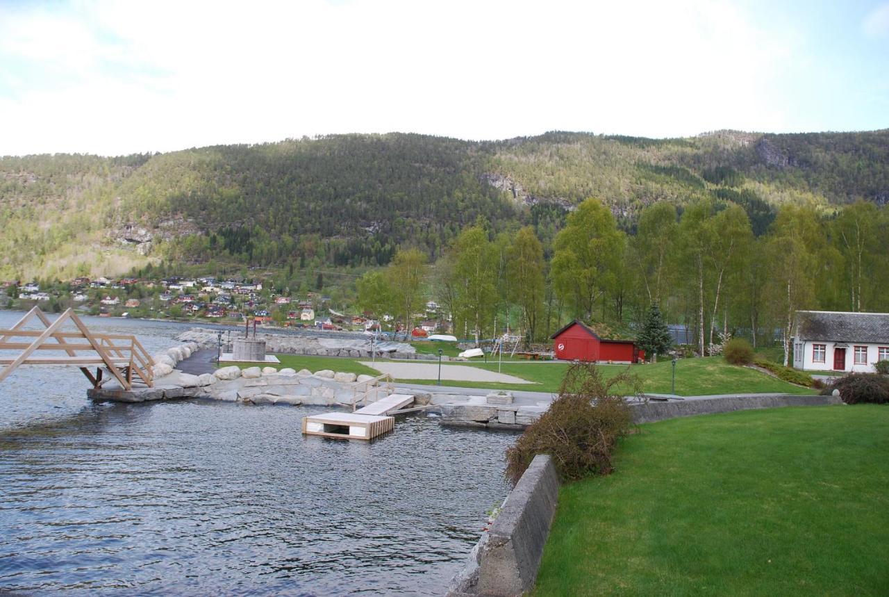 Innvik Fjordhotell エクステリア 写真