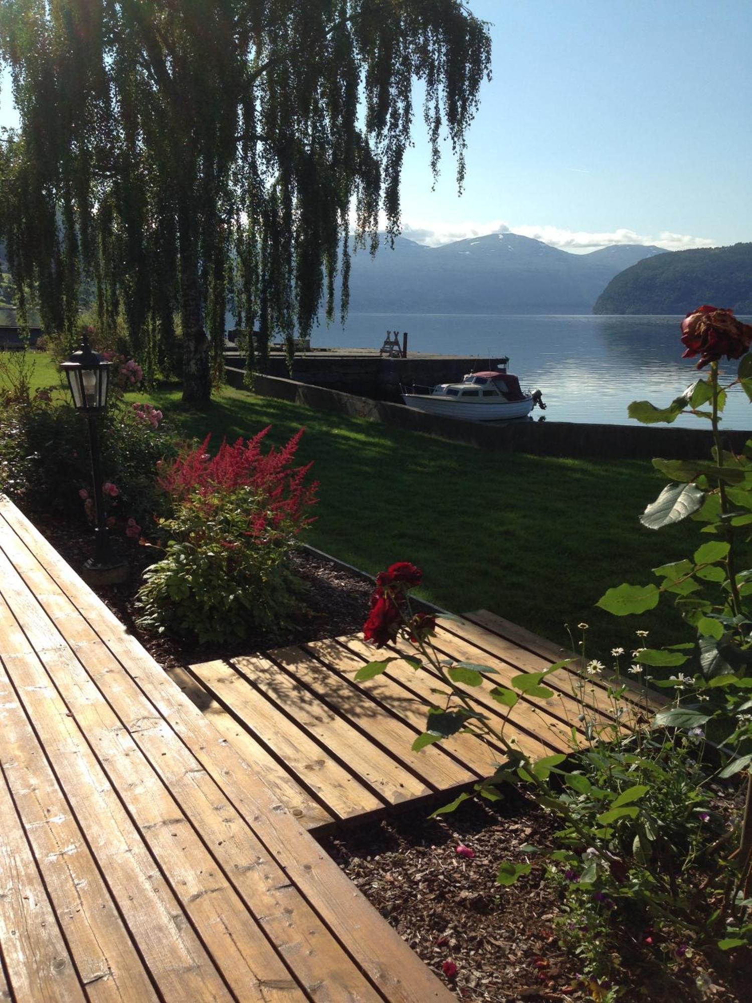 Innvik Fjordhotell エクステリア 写真