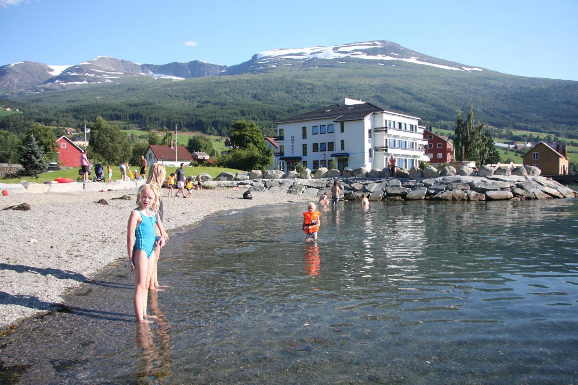 Innvik Fjordhotell エクステリア 写真