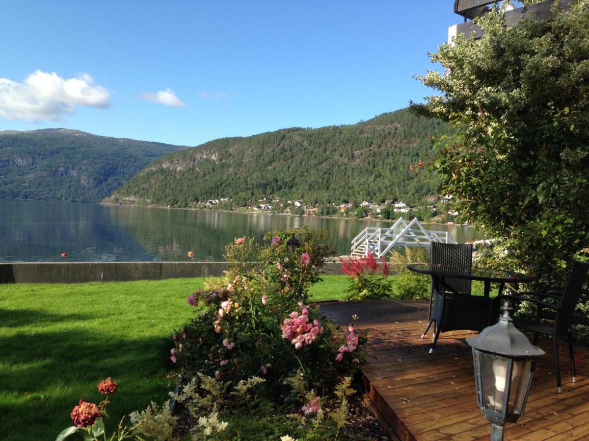 Innvik Fjordhotell エクステリア 写真